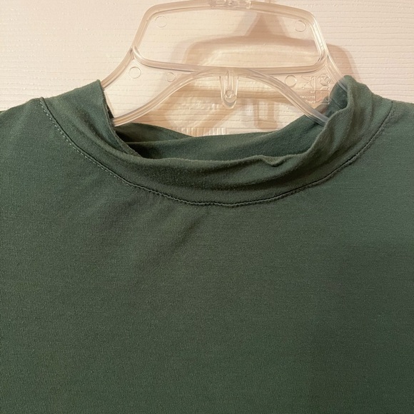 Women’s Long Sleeve Slim Fit Turtleneck Basic Layering T-Shirt - Picture 4 of 7